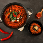 뼈가 쏙쏙 빠지는 매운 강씨네 국물닭발