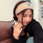 루킹포유 온더모먼트 오리지널 시그니처 라벨 헤어밴드 C2