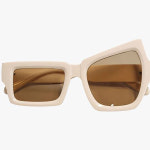 비대칭 선글라스 소품