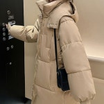 여자 학생 다양한 컬러 겨울 아우터 패딩 코디