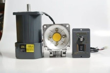 직각 속도 조절 모터 조절기 웜 기어 감속기 60W NMRV040