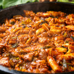 지구마을 국내산 고추장 순살 양념 닭불고기 320g 2팩