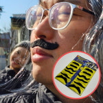 붙이는 가짜 콧수염 세트