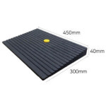 물류센터 차량 소형 진입판 경계석 턱 450x300x40mm 공사안내 안전용품