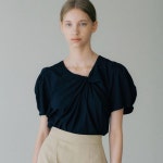 아워코모스 아워코모스 comos 836 neck twisted puff blouse