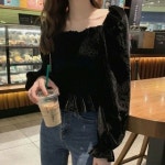 벨벳 블라우스 크롭 스모크밴딩 밑단 프릴 스퀘어넥 블랙-FREE