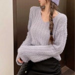여자 여행 룩 주말 외출 루즈 오버 핏 브이넥 니트