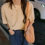 미니멀사이즈 하트 자수 포인트 라운드넥 반팔 티셔츠