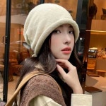 여자 공항 겨울 여행 룩 두건 니트 비니 모자