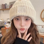 남녀공용 4컬러 자수 라벨 도톰 겨울비니 패션비니