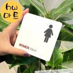 복합시설 센터 여자 화장실 큰 부착 표지판 매장표시판