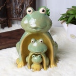 품안에 개구리가족