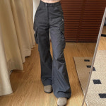 마켓에이 여성용 테일 부츠컷 카고 팬츠 차콜 P24FW3-A0876