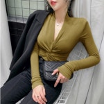 더블제이플러스 여성 긴팔 티셔츠 브이넥 긴팔티 슬림핏 J0635