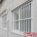 아름창호 알루미늄 방범창 간편조립 직접설치 학교 관공서 주택 상가 창고 엘리베이터 창문방범창 1개 세로형-흰색