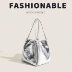 MNO 위드기프트 실버앤블랙 큐브 핸드백