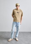 디스퀘어드2 DSQUARED2 반팔 티셔츠 KHAKI 남성 B11 DSF22O000