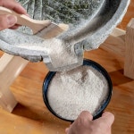옛날 전통 멧돌 맷돌 속초 순두부 깨 차 곡물 가정용 상판20 하판30cm 받침대 절구