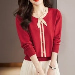 에이시크 넥 라인 단추 포인트 니트 C24DKN821