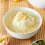 쫄깃한 면빨과 육수로 입맛을 자극하는 초계명가 찰보리 초계국수