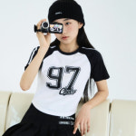 더데이걸즈 더데이걸 힙해 라글란 티셔츠 TGRA24306