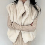 UNKNOWN 매장정품 스윗트리루즈핏 인조 밍크 조끼 베스트j0876 680398