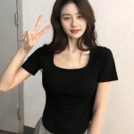 깔끔하고 심플한 디자인 데일리 웨어 활용 봄 기본 유넥 반팔티 스타일 사계절 다용도 산책 스포츠