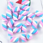 10pcs 가짜 사탕 다채로운 마시멜로 플랫 백 수지 매력 카보 숑 스크랩북 Embellishments DIY 재료 장식