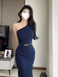지9차이나 슬림핏 옆트임 원 숄더 오프 원피스