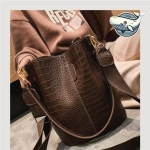 스타일리시한 크로커 숄더백 파우치