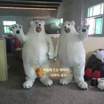얼굴만 보이는 북극곰 캐릭터 인형 패션쇼 북극곰 워킹무대 소품 백곰