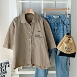 마미스헬퍼 레터링 둥근카라 뒷주름 5부소매 블라우스 DGBWBL4374