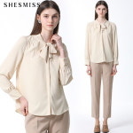 쉬즈미스 SHESMISS 타이넥 셔링 블라우스 158000