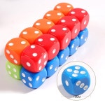 표준 6면 주사위 세트 보드 게임용 컬러풀 50개 교실 수학 게임 주사위 엔터테인먼트를 더욱 흥미진진하게 만듭니다 Colored