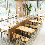 미니멀리즘 카페 인테리어 디자인 의자 1 블랙풋 가죽방석 연호두등판