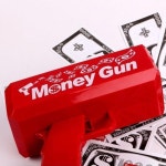 돈총 뿌리는 나오는 돈 쏘는 총 돈다발 권총 지폐 용돈 돈벼락 부모님