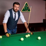 당구 게임룸용 솔리드 우드 프레임 스누커 게임이 포함된 랜드릭 대형 당구장 볼 시계 14 삼각형 당구대 테이블 Round