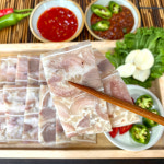 국내산 한돈 편육 돼지머릿고기 와 돼지껍데기 로 만든 돈편육 새우젓증정 300g 5개