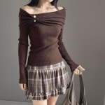 신상오픈런 여자 오프숄더 진주단추 골지 셔링 니트