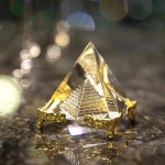 하이알린 도라 피라미드 프리즘 페이퍼웨이트 명상 아트 데코 펑수이 스탠드로 번영을 Two Pyramids