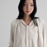 에잇세컨즈 타이 볼륨 블라우스 115Y64AY1