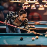 초급 상업용 가정용 엔터테인먼트를 위한 섬유 가죽 팁 4가지 색상의 57 풀 큐 스틱 A