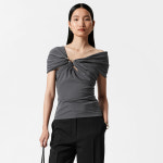 앤아더스토리즈 드레이프 오프 숄더 탑