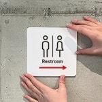 놀이시설 공원 남녀 화장실 우측 안내 큰 부착 표지판