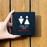 놀이시설 쉼터 남녀 화장실 좌측 심플한 큰 표지판