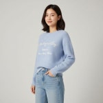 032C WACKY WILLY 우먼스 헤어리 레터링자수 풀오버 스카이 271916