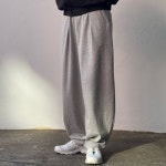 에이치뮤지엄 백버클 커브드 스웨트팬츠