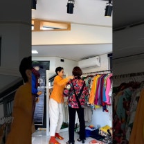윤영미 아나운서 스타일링해드렸어요. 패턴있는 거 안 좋아하시는데 어울리긴 왜 이렇게 잘 어울려요! 어쩌다 한 번 쯤은 입어보시는 걸로~~~