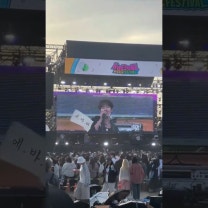 외톨이야 떼창 찢었다 #cnblue #씨엔블루 #정용화 #강민혁 #이정신 #JUNGYONGHWA #KANGMINHYUK #LEEJUNGSHIN @cnblueofficial