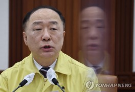 홍남기, 페북에 '문재인 정부 경제 성과' 홍보…"자부심 갖길"